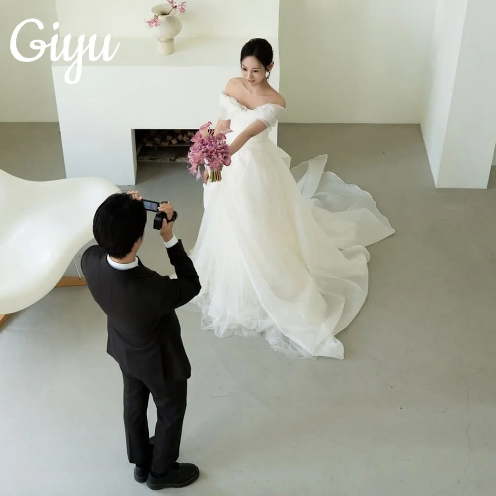 Giyu الأميرة قبالة الكتف ألف خط فستان الزفاف تول فستان زفاف كوريا التقطت الصور الزفاف وثنيات قصيرة الأكمام الطابق طول