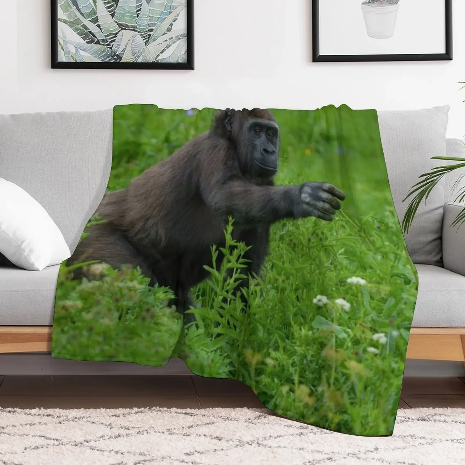 Gorilla Reaching Out Throw Blanket Shaggy Quilt Summer Beddings Large Blankets