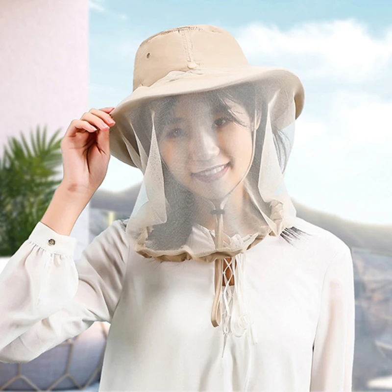 Safari hat with concealed mosquito net