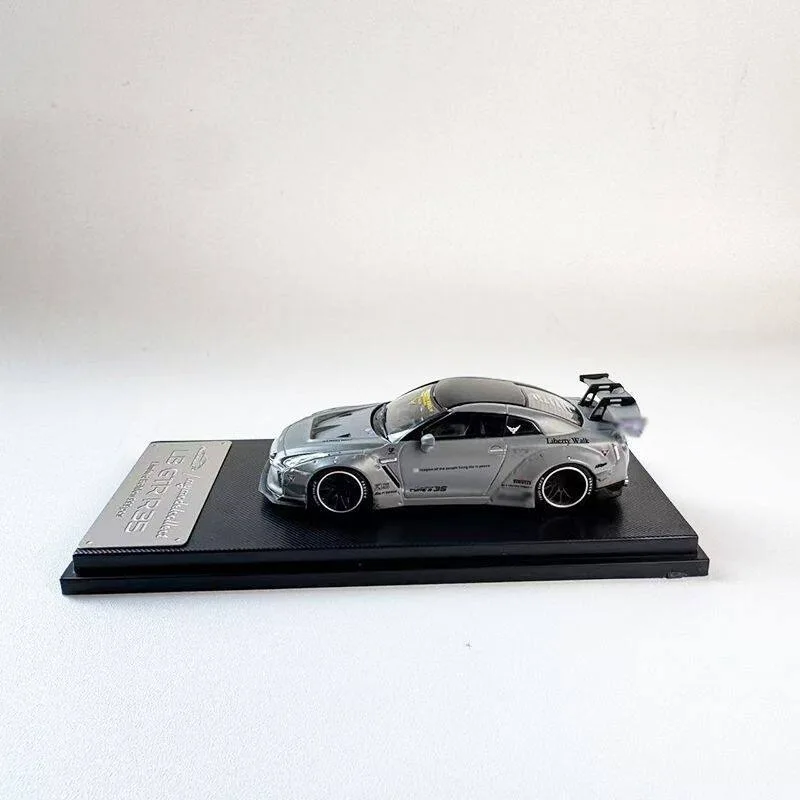 MC 1/64 GTR LBWK R35 Alloy Motor Vehicle Toy Die-casting Metal
