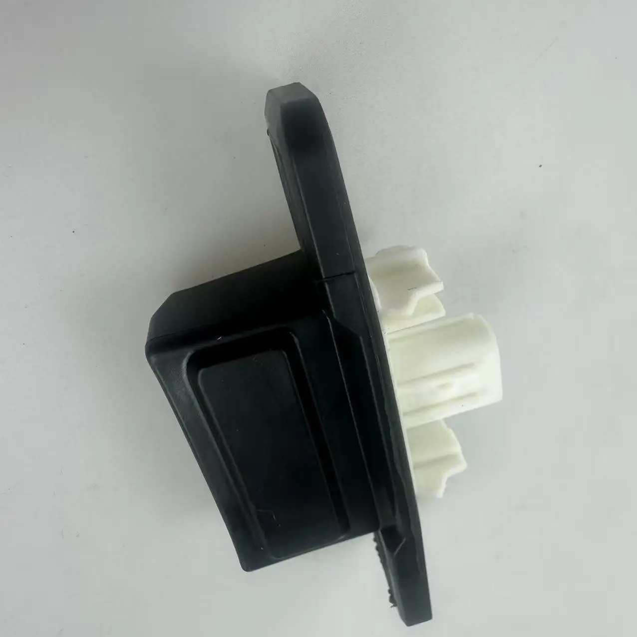Luggage Electrical Key Switch Trunk Lock Actuator For Toyota Levin Hybrid Corolla Hybrid 2015-2019 84945-02030 84945-02030