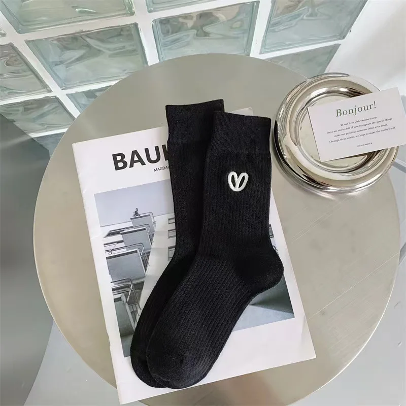 Новые женские носки до щиколотки с вышивкой, весенне-осенние модные однотонные носки с дизайном в виде сердца