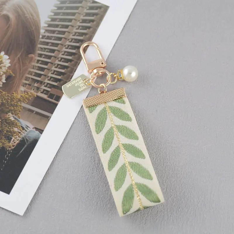 

New Fresh Style Ribbon Car Alloy Keychain Creative Leaf Stripe Pearl Bag Pendant