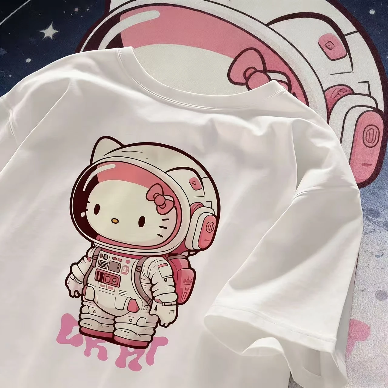 

Летняя футболка 2026 года с принтом Hello Kitty и космонавтом, 100% хлопок, очень большого размера, для взрослых и детской семейной одежды