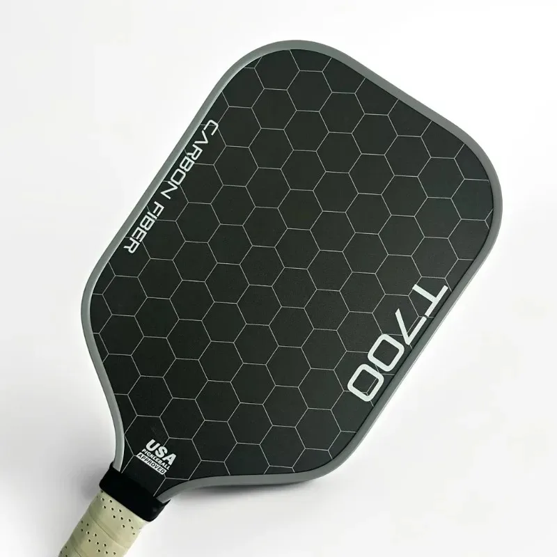 Pickleball-Schläger aus Carbonfaser T700 mit Polymer-Wabenkern und Carbon-Reibungsoberfläche für verbesserte Kraft, Rotation und Kontrolle, 16 mm – Detail 4
