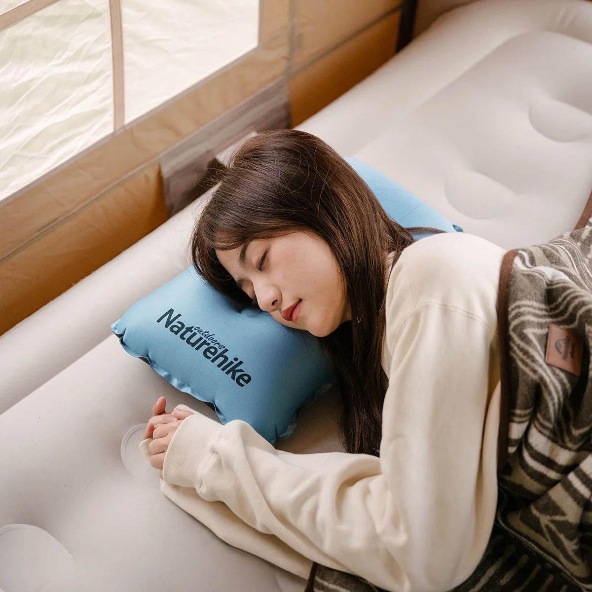 Naturehike Sponge Automatic Inflating Pillow Outdoor Camping Travel Portable Tent Silent Sleeping Inflatable Pillow NH17A001-L