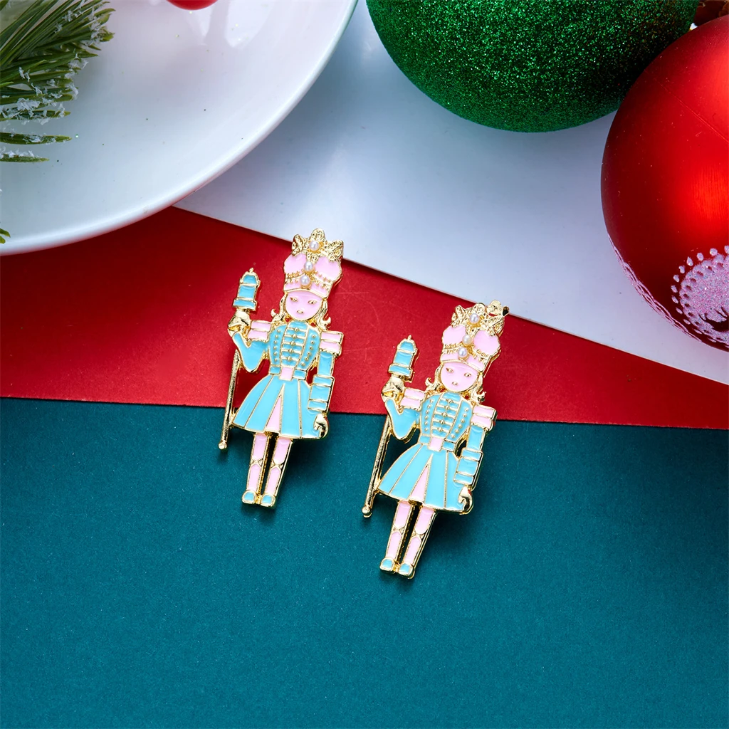 Imitationsperlen Nussknacker-Soldat Anhänger-Ohrringe für Frauen Weihnachten Cartoon-Charakter Hängeohrringe Neujahrsparty-Schmuck – Detail 6