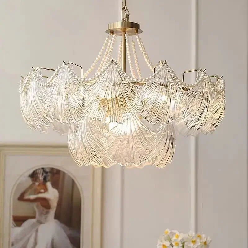 Lampadario francese a conchiglia di lusso leggero Lampadario di cristallo moderno e semplice per soggiorno di celebrità di Internet Calda camera nuziale romantica Master