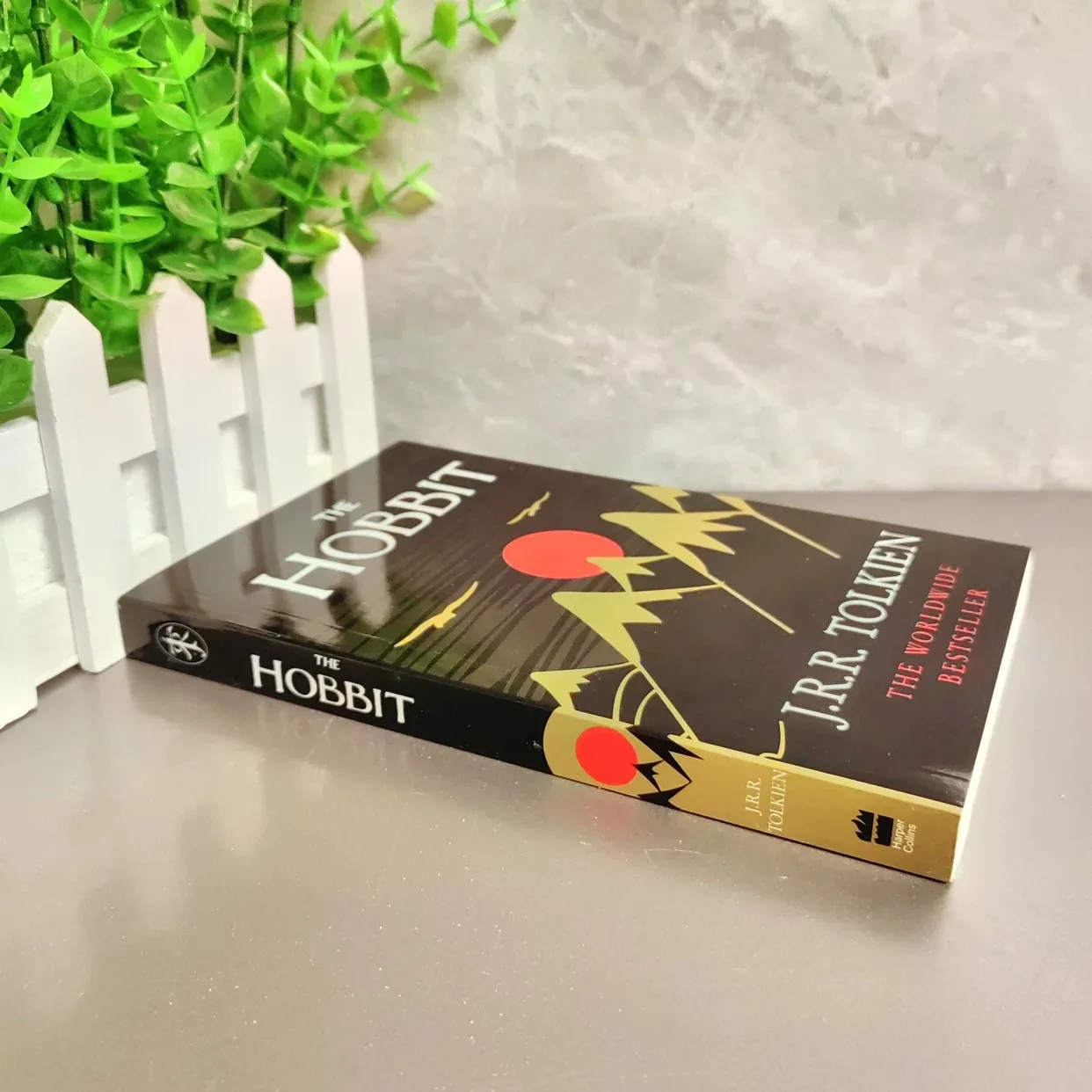 The Hobbit English Novel The Lord of The Rings: The Lord of The Rings Prequel Tolkien