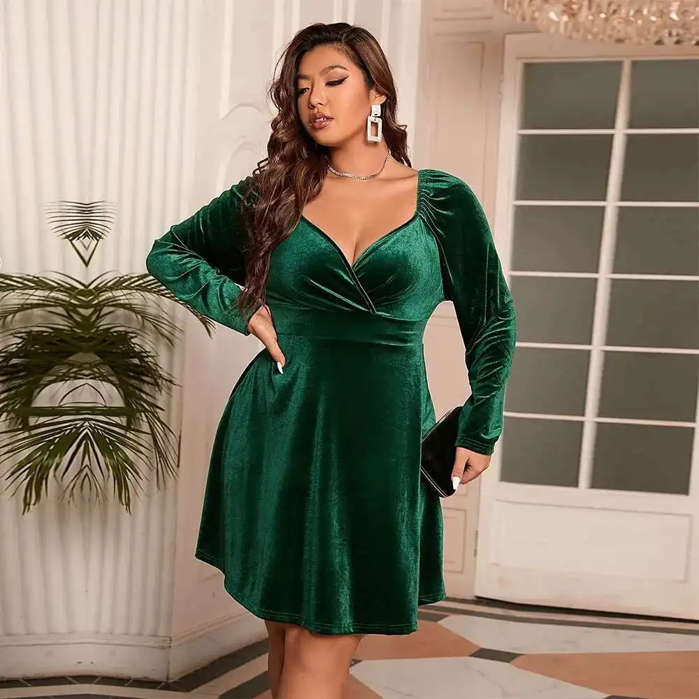 

Large Size Women's 2025 Autumn and Winter New Collection, Waist Cinching, Big Swing, Sexy V-neck Velvet Long Sleeved Dress Y2k