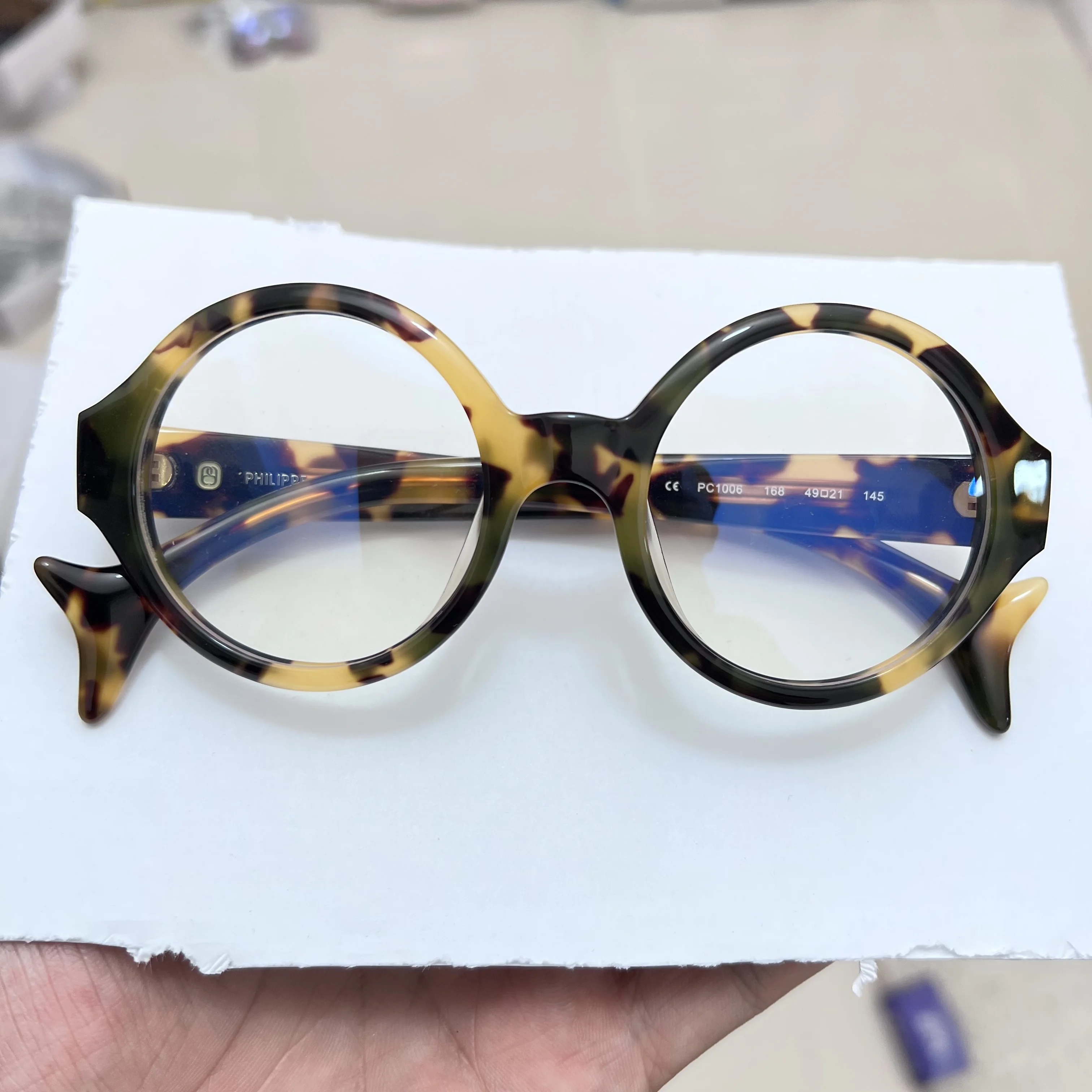 French Fashion Designer Brand Eyeglasses with Unique Dolphin Leg Design for Comfortable Wearing Experience for Women