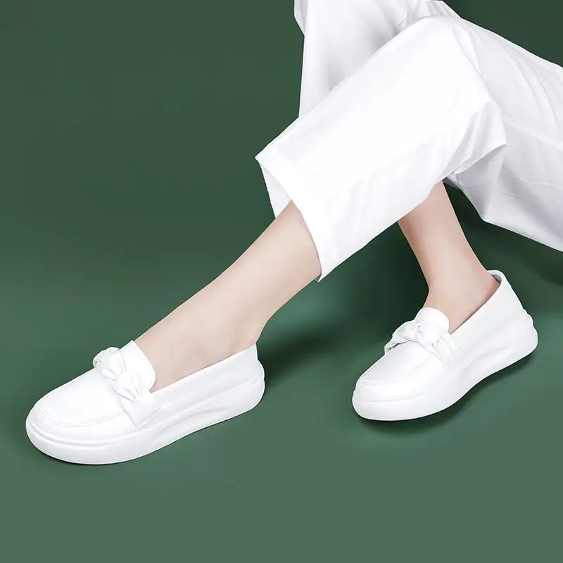 

Women's Thick Sole Nurse Shoes New Style White Anti Slip Breathable Slip On Comfort for Long Standing Single Shoes​