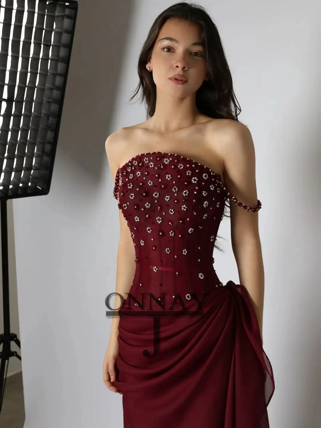 

Customized Burgundy Strapless Graduation Dresses for Women Beads Kuwait Dubai Robes De Soiree Maxi Gown Bespoke Special Occasion