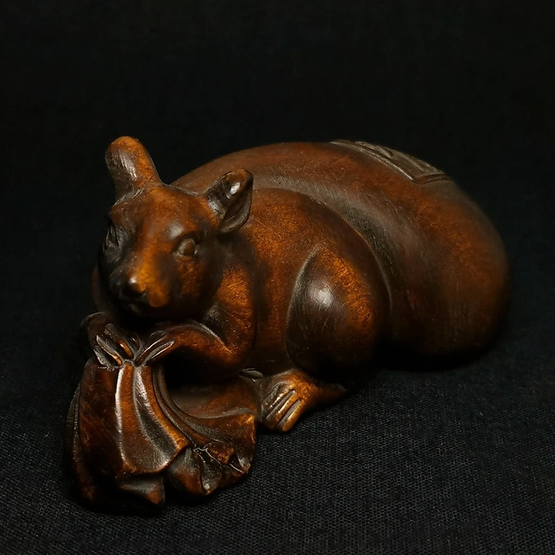 YIZHU CULTURE ART Chinese Hand Carved Boxwood Mouse Statue 9.7x4.8x4cm Wood Money Bag Decoration Unique Cultural Gift