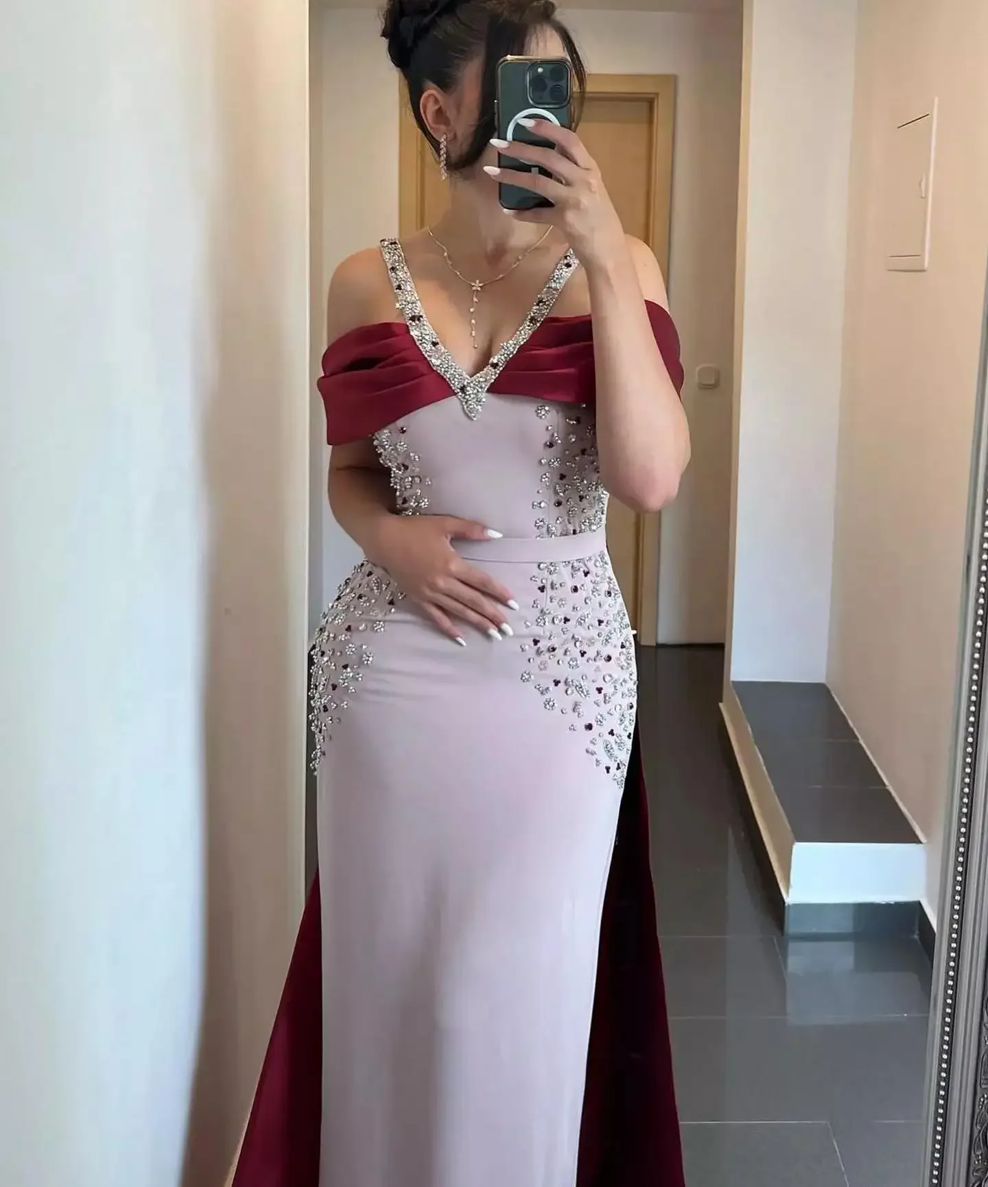 

Customized V-Neck Pink Burgundy Mermaid Luxury Arabic Evening Dresses Dubai Engagement Dress Formal Women Prom Party Gowns 2024