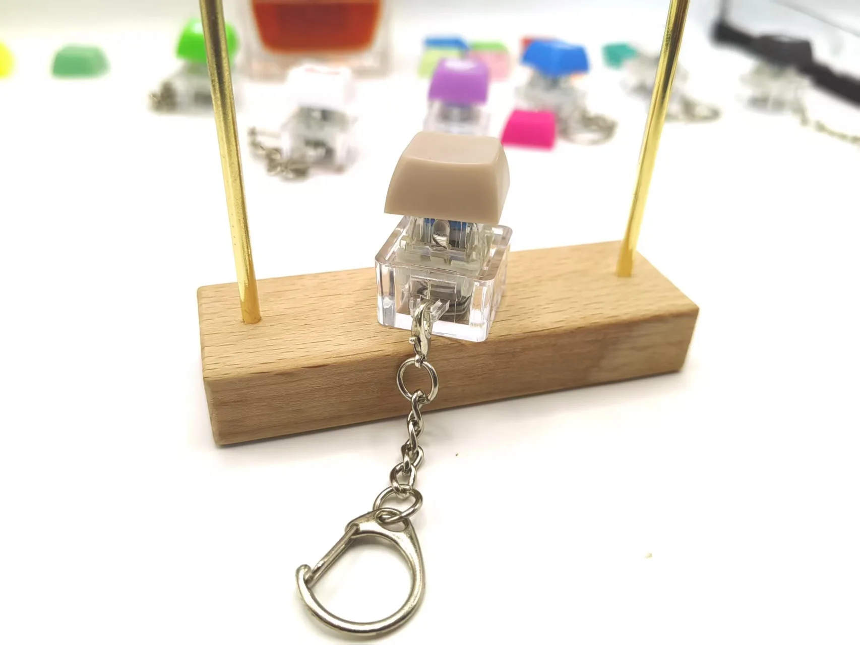 1/4 Key Button Fidget Keychain Clicker Decompression Toys, Finger Toys for Stress Relief, Gifts to Pass The Boring Time