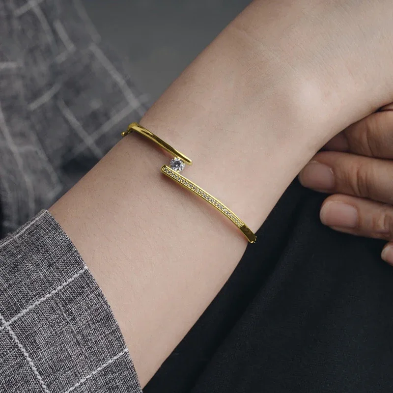

Huitan Modern Fashion Women's Bangles Simple Stylish Design Daily Wear Luxury Trendy Female Hand Accessory Hot Jewelry Drop Ship