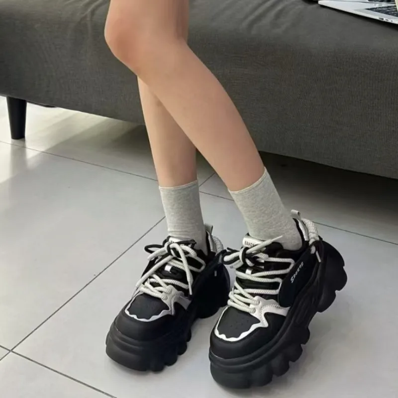 

New Sponge Cake Thick Soled Mecha Dad Shoes for Autumn Teenagers, Versatile Anti Slip Sports Shoes, Trendy Casual Shoes