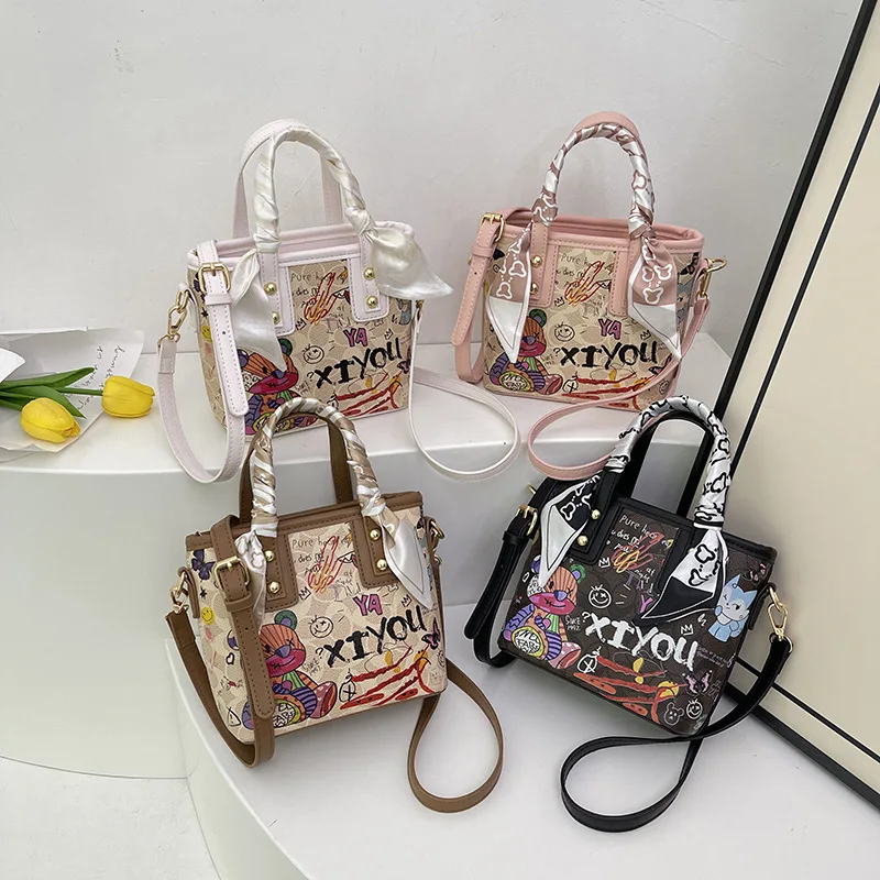 حقيبة صغيرة لطيفة بطباعة رسومات الشعار المبتكرة، حقيبة كتف عصرية للنساء، محفظة كروس متعددة الاستخدامات للاستخدام اليومي #4