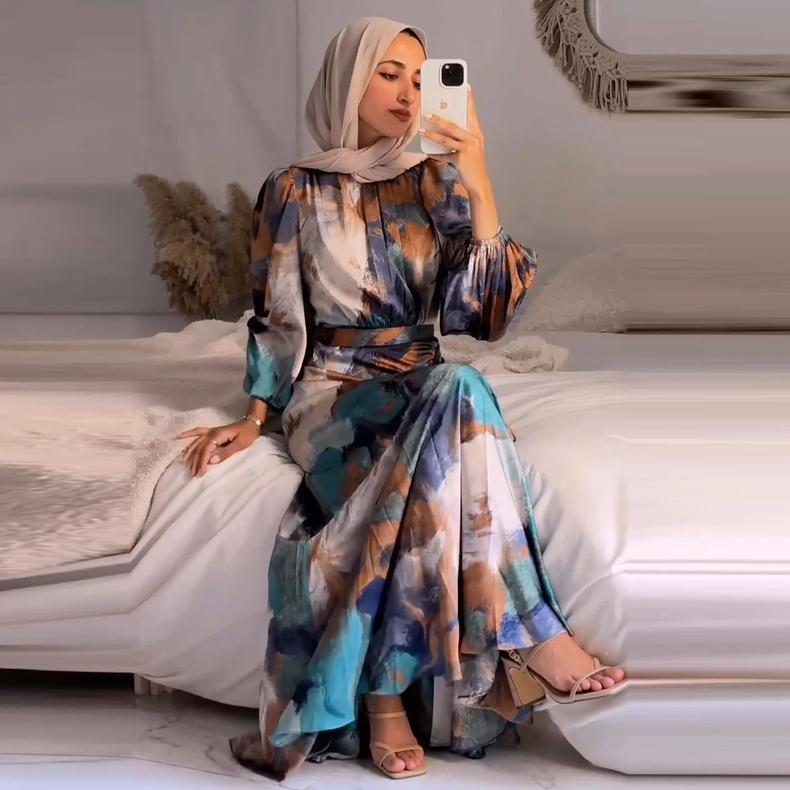 Arab Women's 2024 Spring New Fashion Style Graffiti Oil Painting Printed Pleated Lantern Long Sleeved Fish Tail Long Dress Party