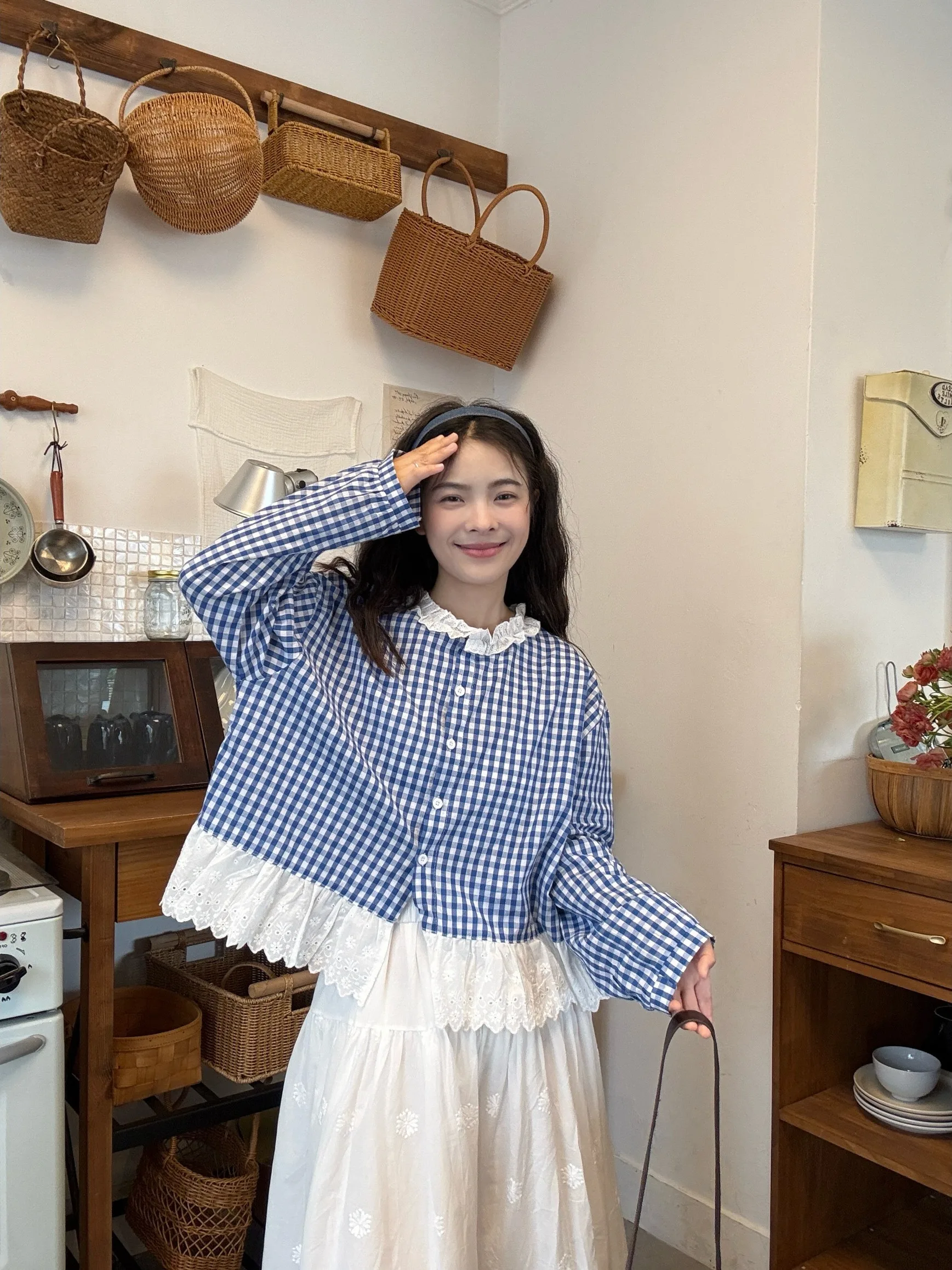 

Trendy Korean Style Plaid Loose Women's Shirt Spring 2026 New Design Lace Splicing Small Size Fashionable Top