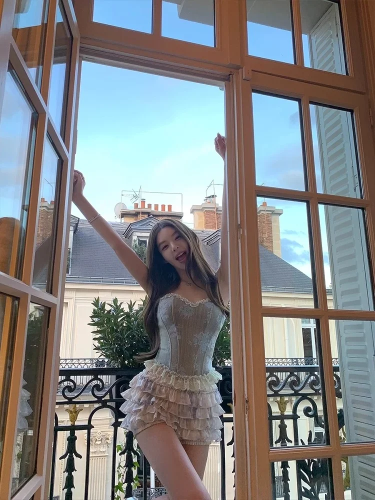 توب نسائي قصير بتصميم عقدة الفراشة الرومانسية، بحواف دانتيل ملونة، يبرز الخصر، مناسب للعمل، أنيق بلون واحد