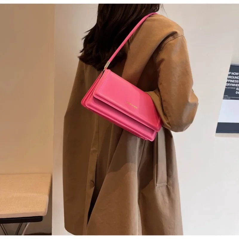 

A Handbag Women's Shoulder Bag 2024 New Trendy Casual Retro Armpit Bag Solid Color Simple Casual Small Square Shoulder Bag