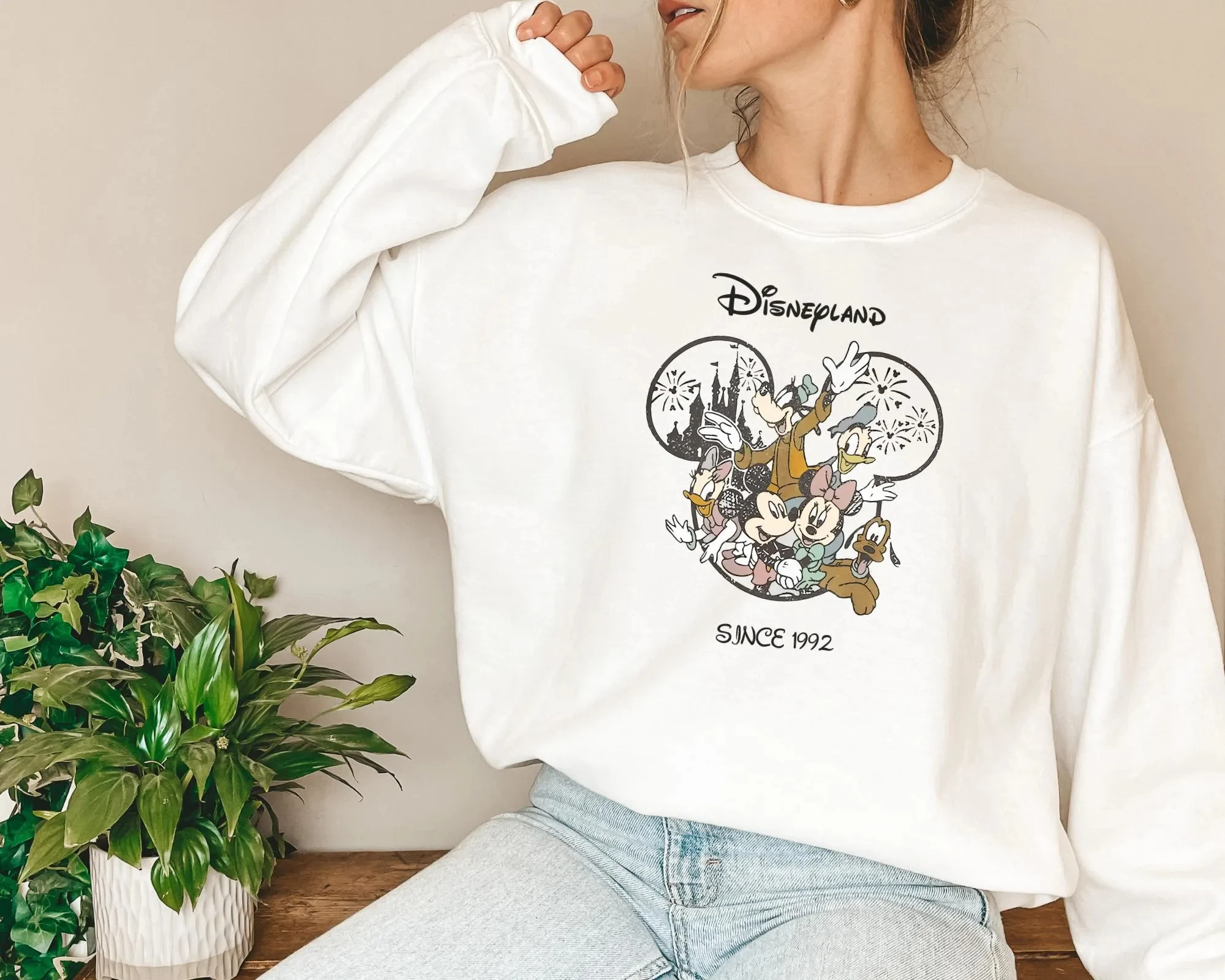 เสื้อพูลโอเวอร์พิมพ์ลายธีมดิสนีย์มิกกี้เมาส์ปี 2025 ชุดกีฬาอุ่นๆ สำหรับเด็กผู้หญิงสไตล์อเมริกัน ใส่สบายในฤดูใบไม้ร่วงและฤดูหนาว