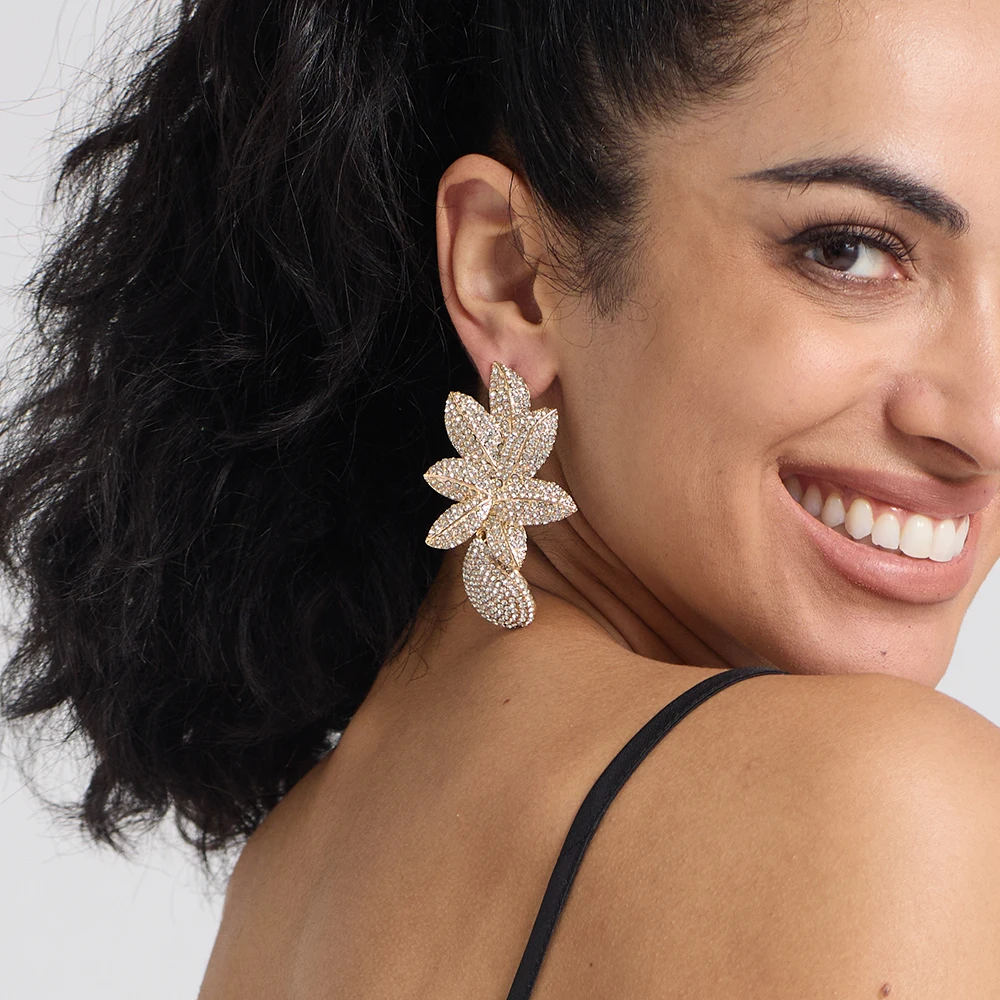 Pendientes colgantes de Metal con forma de piña para mujer, aretes largos de diamantes de imitación brillantes de lujo, joyería de fiesta, tendencia