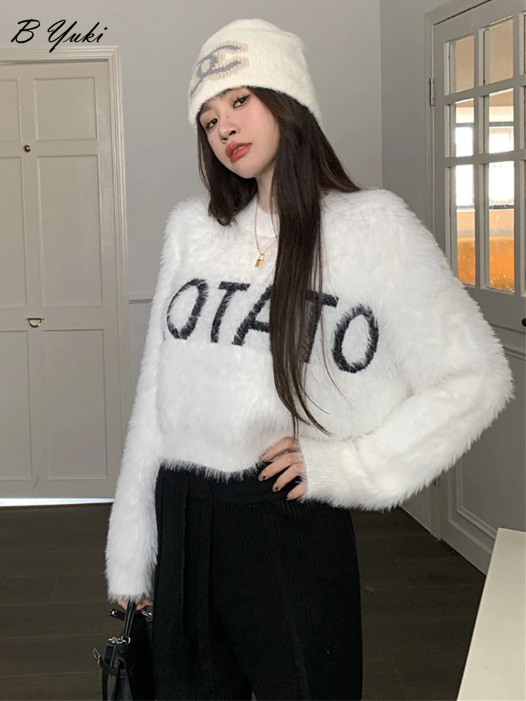 

Женский трикотажный свитер с буквенным принтом, круглым вырезом и коротким рукавом