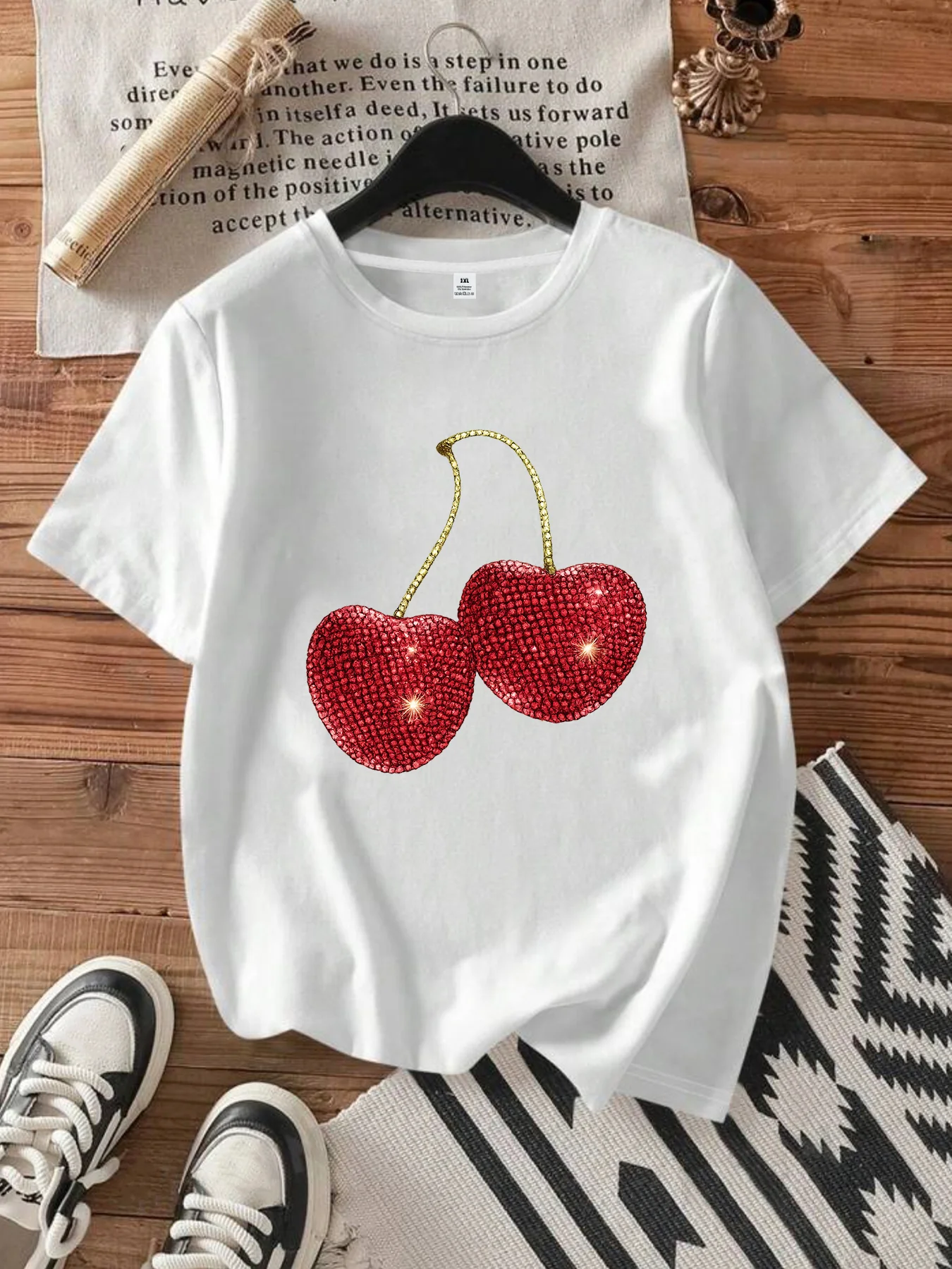 

【WDS0018】Женская футболка больших размеров с круглым вырезом, короткими рукавами, эластичными полурукавами и модными принтами.