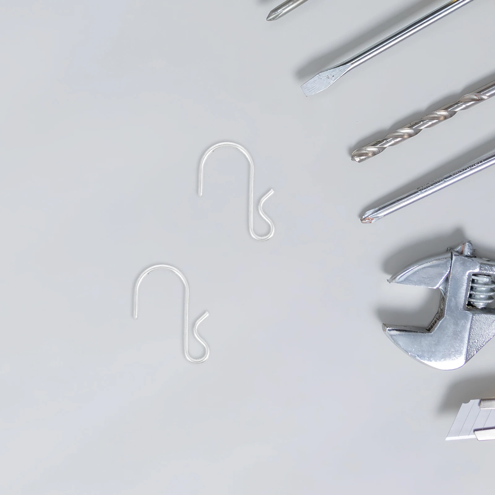 

40pcs Plastic PP Hooks Metal Hangers Supermarket Shelf Accessories Heavy Duty Multi Functional Hanging Storage Solutions