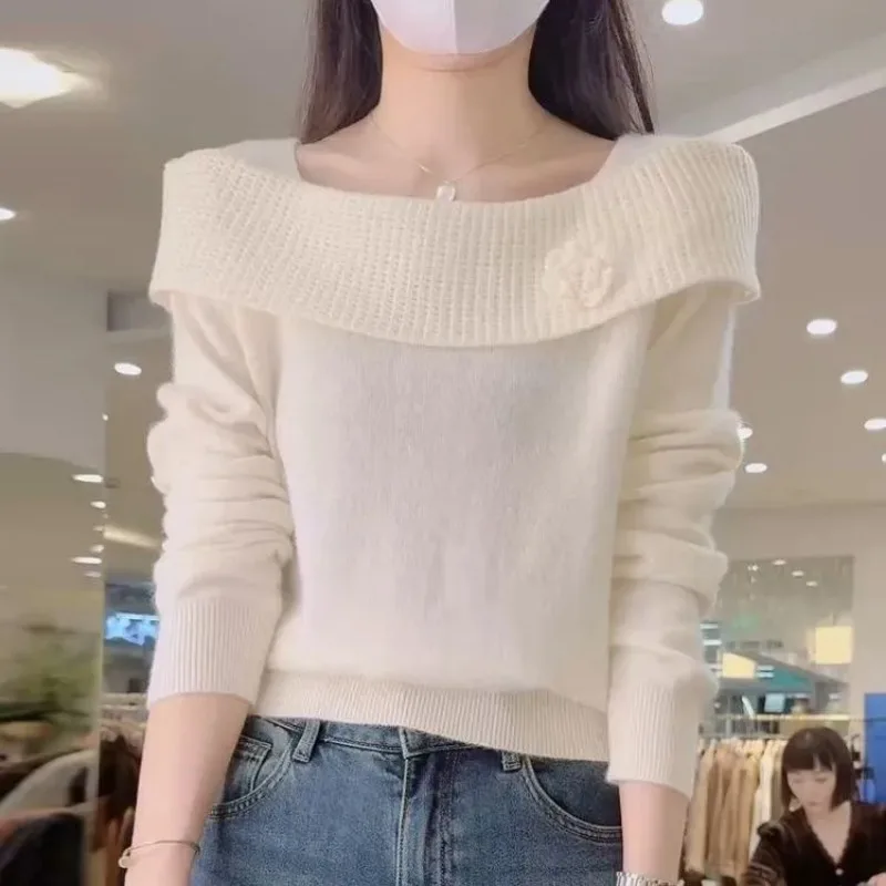 

One-shoulder Long-sleeved Sweater for Women in Autumn and Winter 2025 Style with Bottoming Sweater and Stylish Solid Color Top