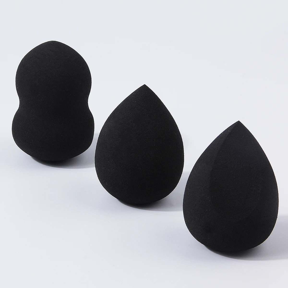 3/5PCS ブラックメイクアップスポンジパウダーパフセット、粉が付着せず、水にさらされると膨らむ顔用メイクアップツールです。