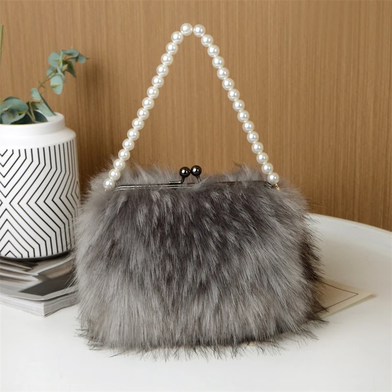 Winter Casual Fashion Fur Shoulder Bag Imitation Raccoon Fur Women's Shoulder Bag Luxury Pearl Chain Crossbody Fur Bag