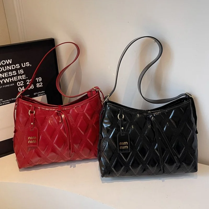 

Premium Designer Paris Fashion Inspired Tote Bag For Women Featuring Luxury Leather Solid Color Large Capacity