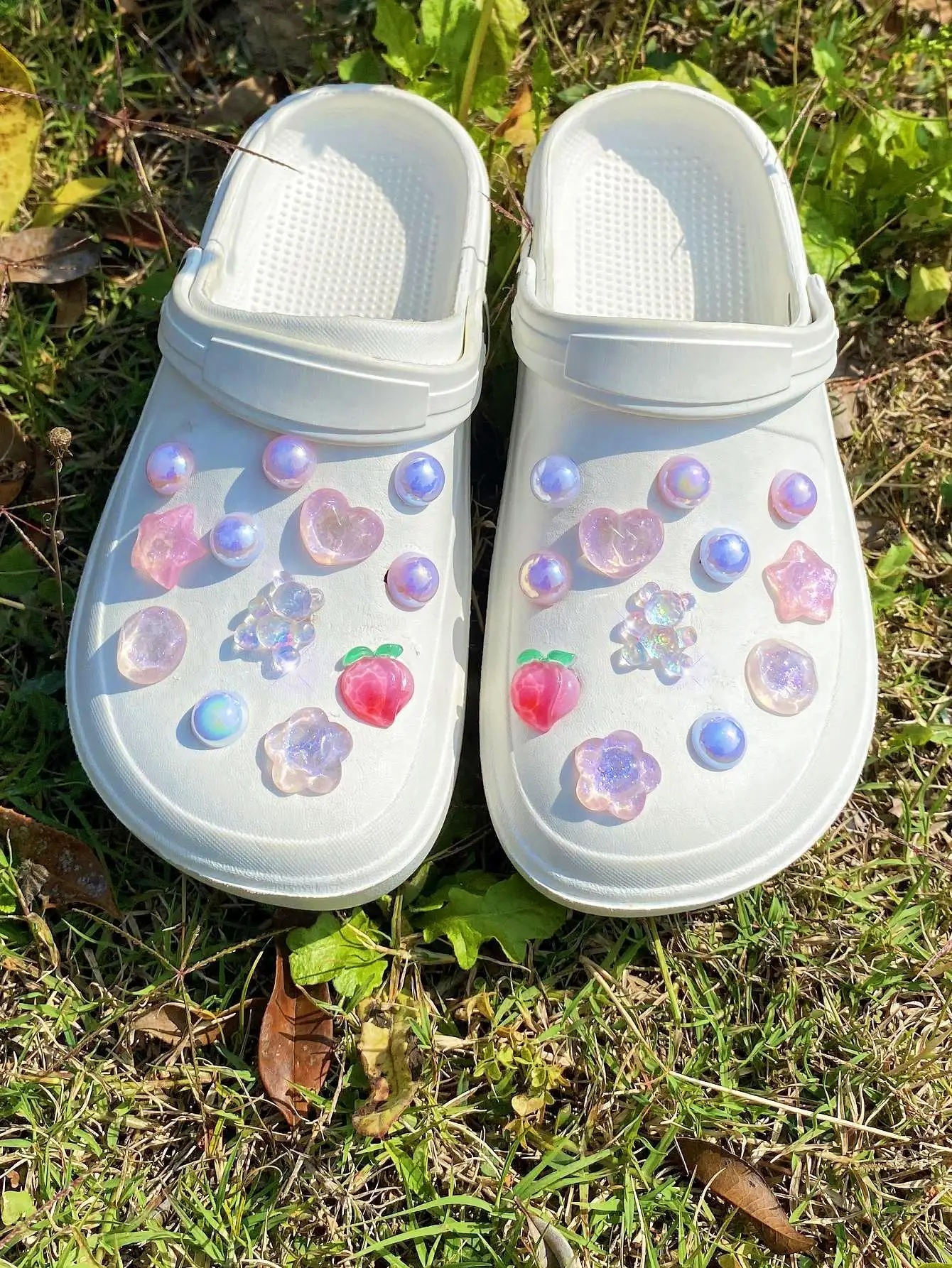 24pcs beach shoes Shoe flower accessories Glitter bright face cute bear removable, garden shoes decorative buckle suitable for s