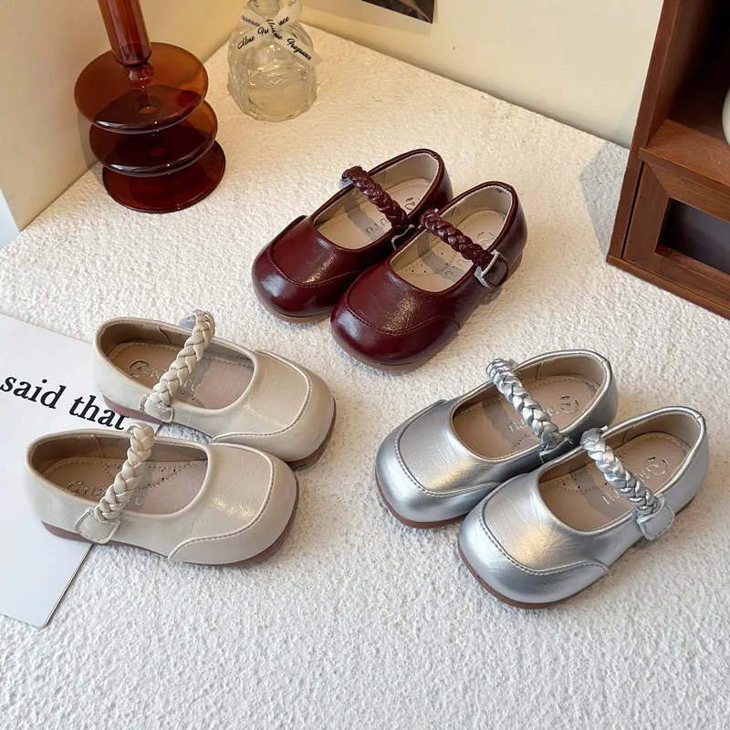 

Новые весенне-летние туфли для девочек в стиле принцессы, модные и универсальные туфли с квадратным носком в стиле принцессы и леди Мэри Джейн.