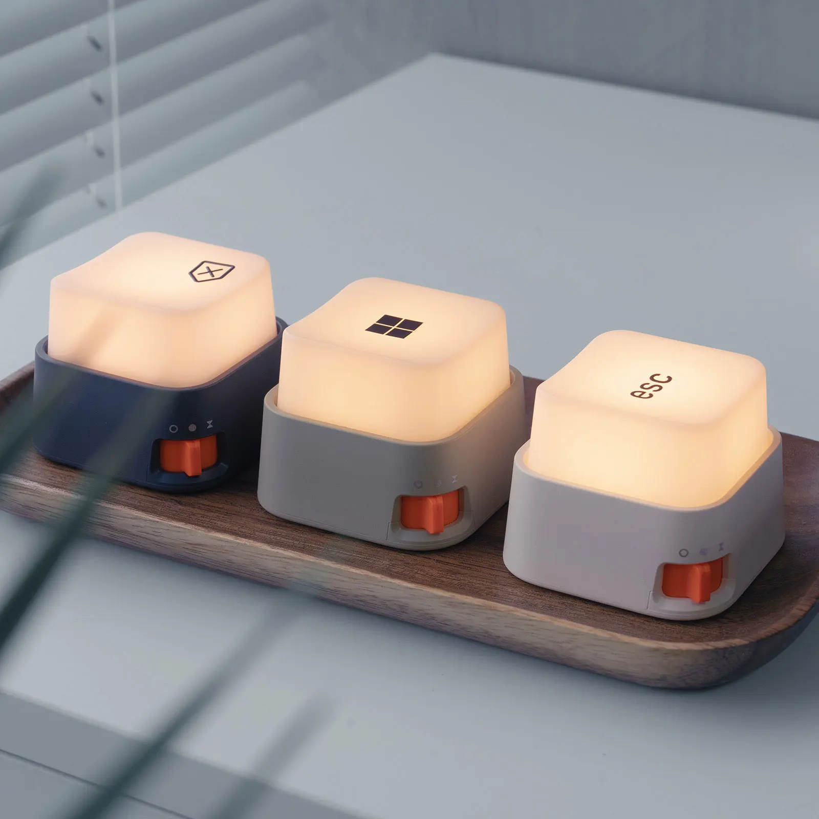 

Настольная лампа-клавиатура с LED-подсветкой, регулируемая, подарочная, забавная, для прикроватной тумбочки, декор для дома, спальни, общежития, перезаряжаемая