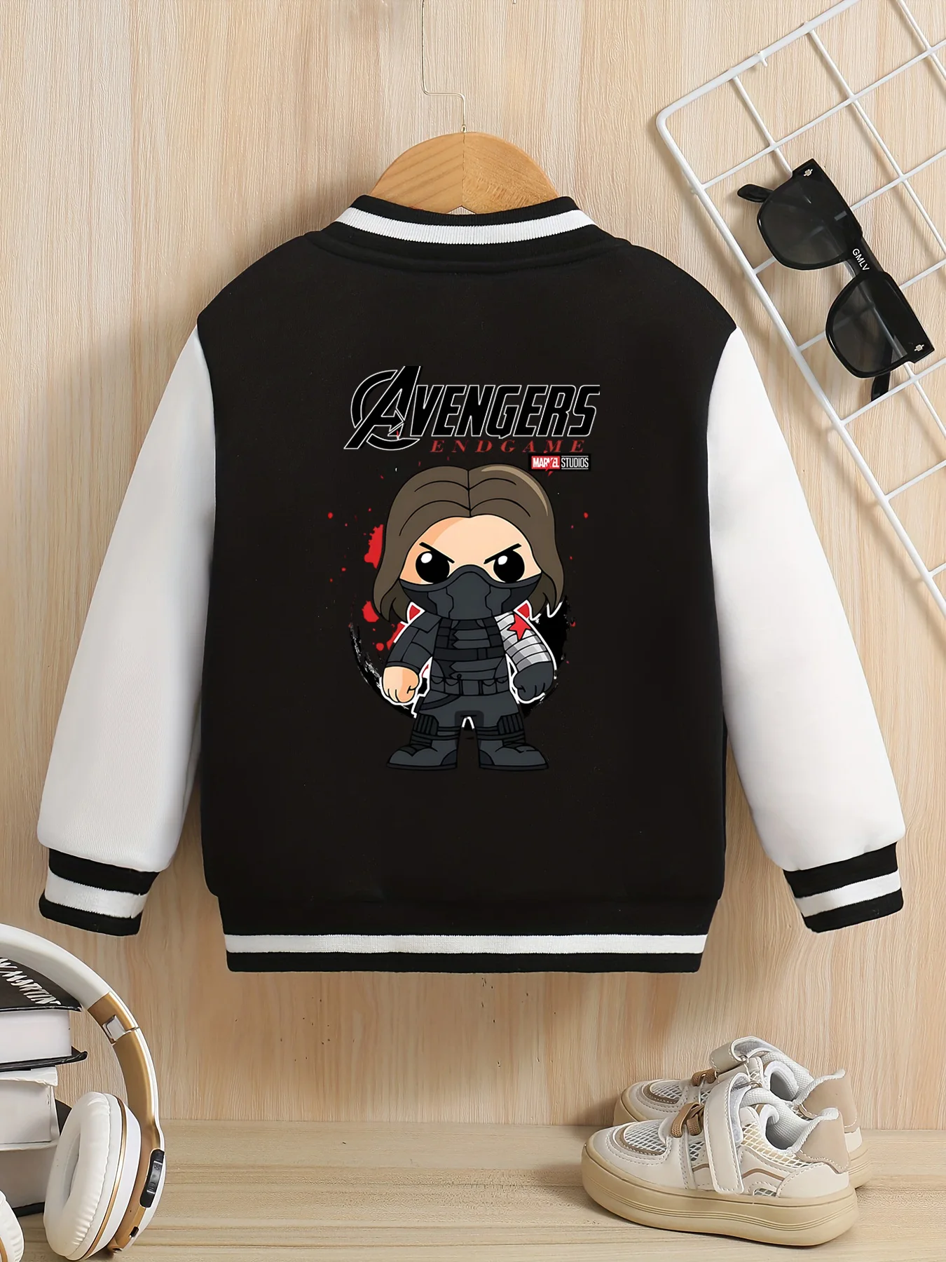 سترة بيسبول للأولاد من MINISO Marvel - طباعة جندي شتوي، نمط على الوجهين، قماش مريح، أبيض وأسود، Fashionab #4