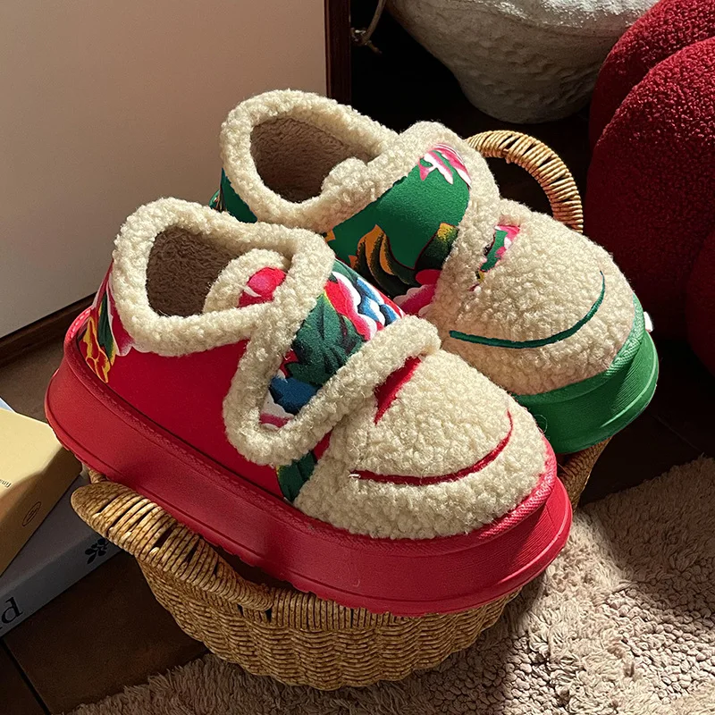 

The New Fashionable and Warm Cotton Shoes for Women in The Winter of 2025, Featuring A Large Floral Bag and Cotton Slippers