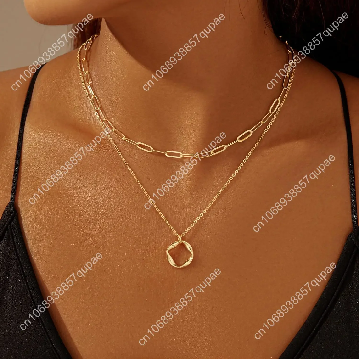 Collane in oro a strati Collana girocollo con pendente a catena con graffetta circolare alla moda placcata in oro 14 carati delicata impilabile da donna