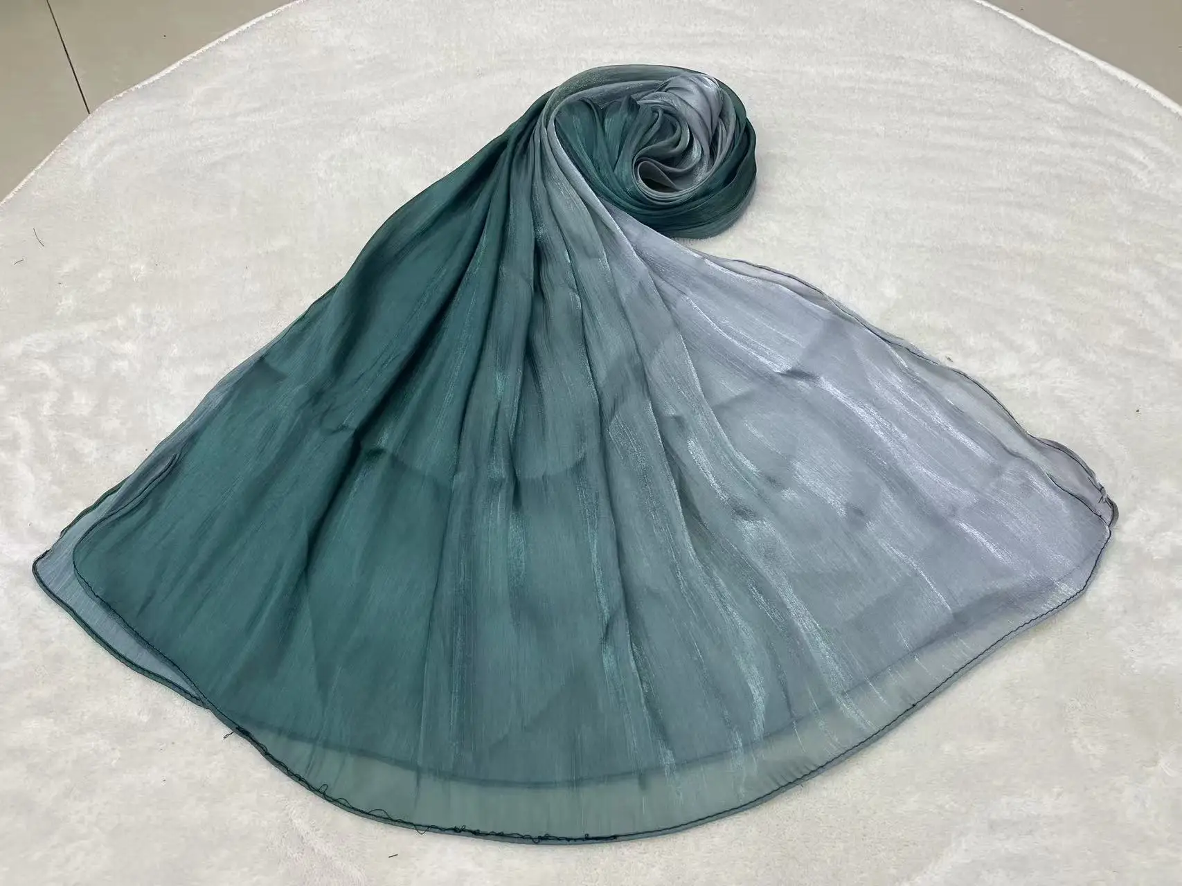 

Премиальный градиентный шифоновый шелковый шарф-хиджаб для женщин, мусульманские хиджабы, шали, морщинистый блестящий платок, исламский Рамадан, тюрбан, шарфы