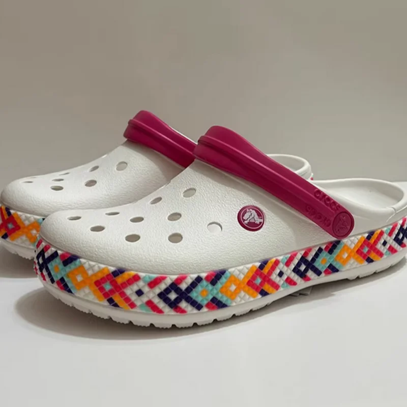 

Классические сабо Crocs унисекс для взрослых, тапочки для воды, сандалии, маленькие квадратные уличные пляжные тапочки с радужным украшением