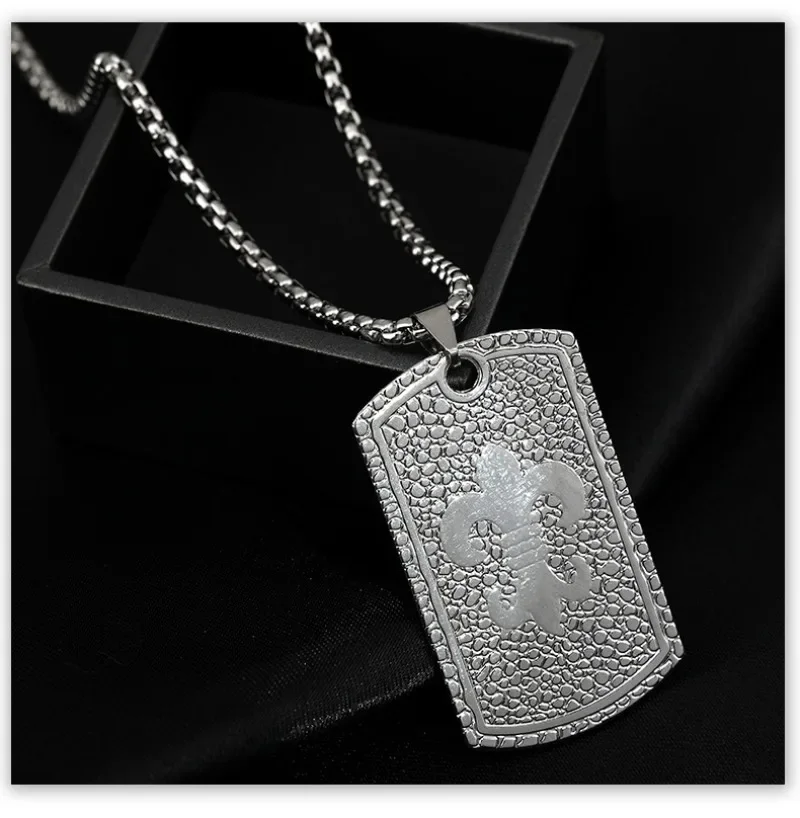 A brand-new retro titanium steel necklace, a bold and powerful pendant couple