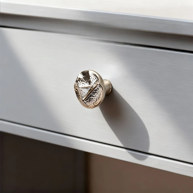 มือจับตู้แบบค้อนพลาสติก รูเดียว ลายนูน สำหรับตู้เสื้อผ้า ลิ้นชัก ตู้ ประตูเฟอร์นิเจอร์ ขนาดเส้นผ่านศูนย์กลาง 32 มม.