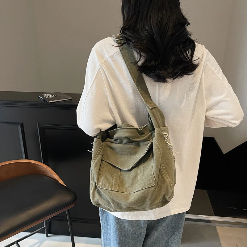 

Fashion Nylon Zipper Solid Color Crossbody Bags Female Versatile Casual Crossbody Bags 2026 Hot Sale Simple Large Capacity Bags