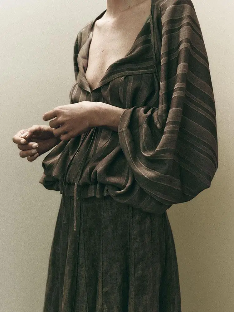 

Sweet Sexy V-ne Belted Puffy Floral Embroidery Women's Top Cleanfit Sle Long Sve Thin Material Batwing Sve