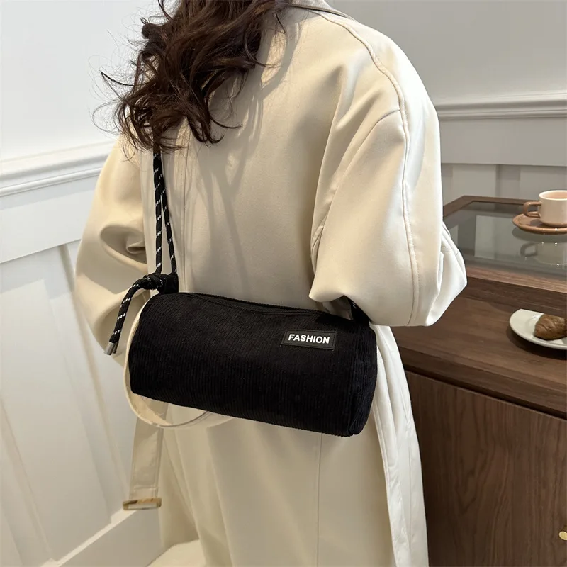 Arbeitskleidung Cord Mode Neutral Crossbody Pendler Trend One-Shoulder Sport Unterarm Weibliche Zylindrische Tasche