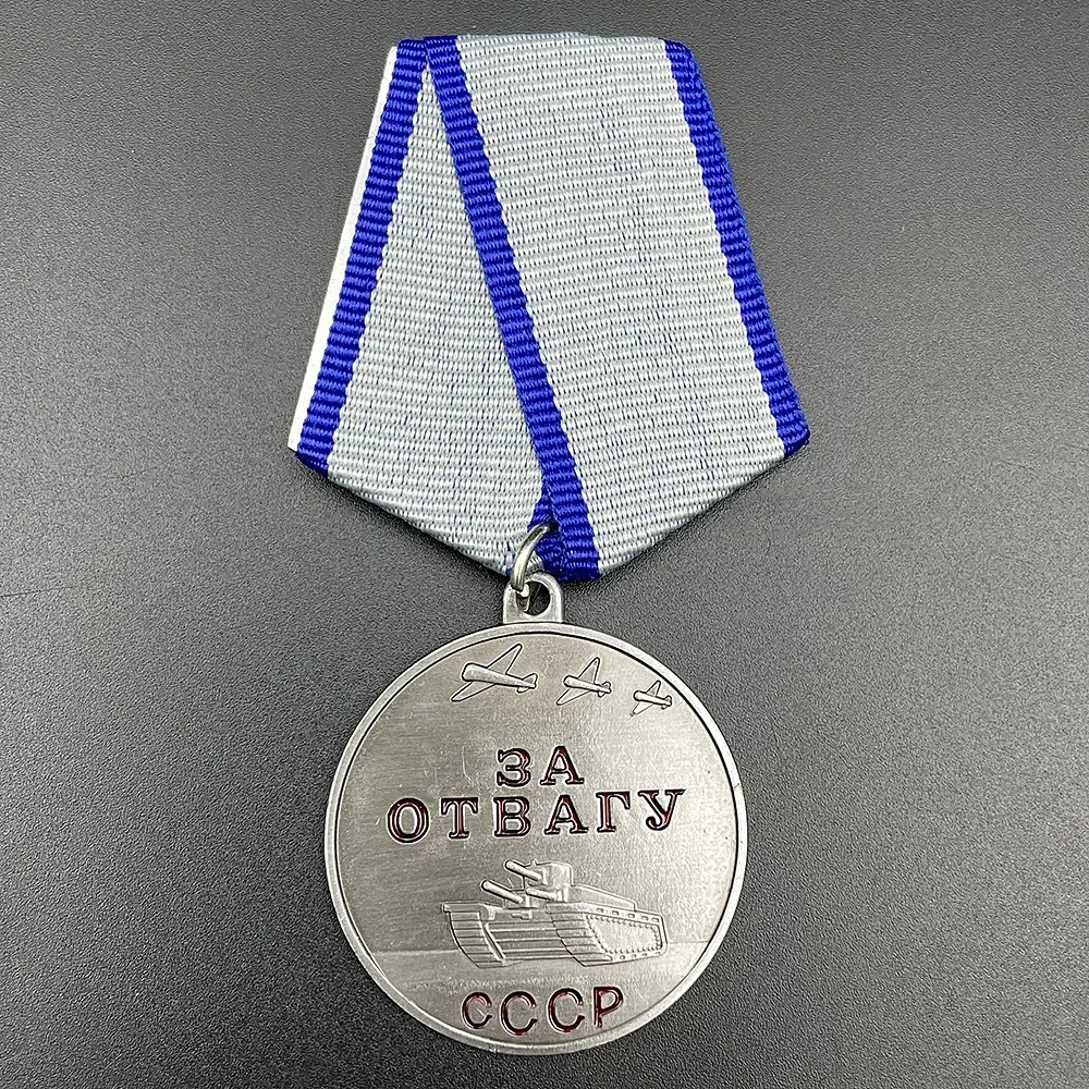 CCCP Russian Tank Badges Brooch Soviet Union Brave Medal Badge Collectibles Military Fan Gifts Home Decoration Reproduction